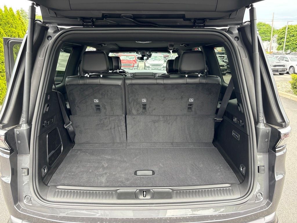 2026 Jeep Grand Wagoneer Base