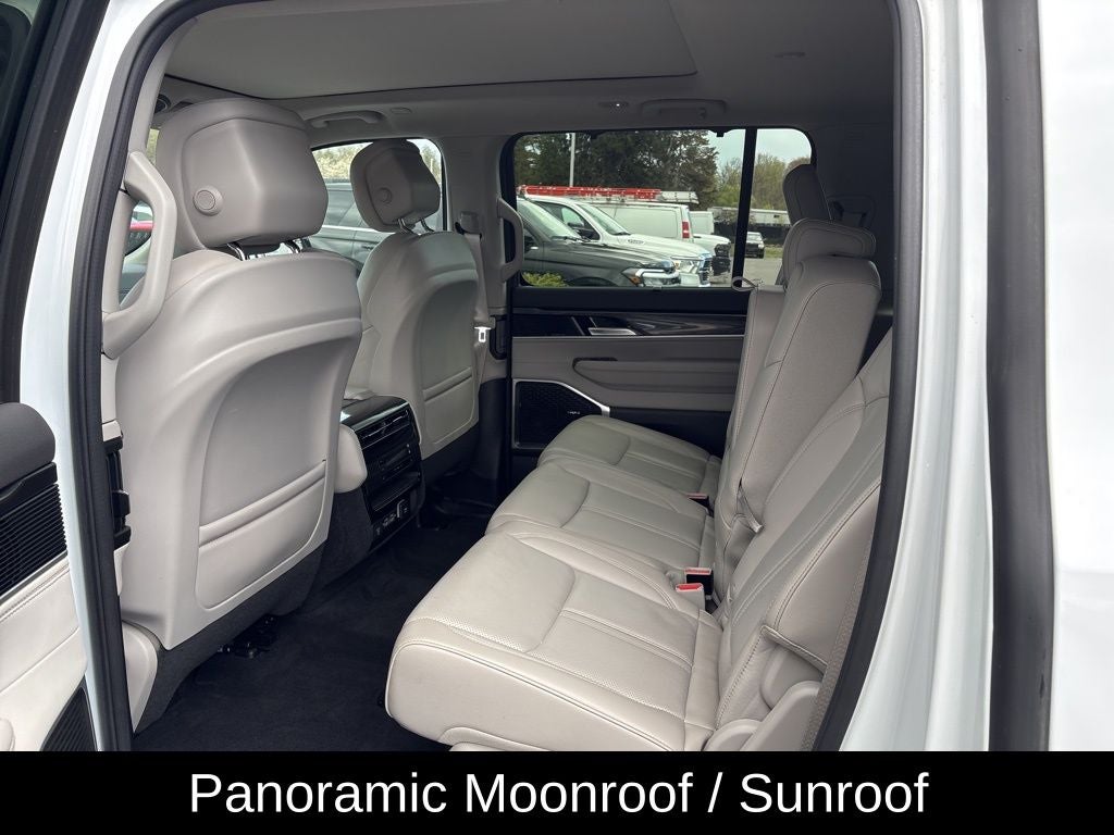 2023 Jeep Wagoneer Base