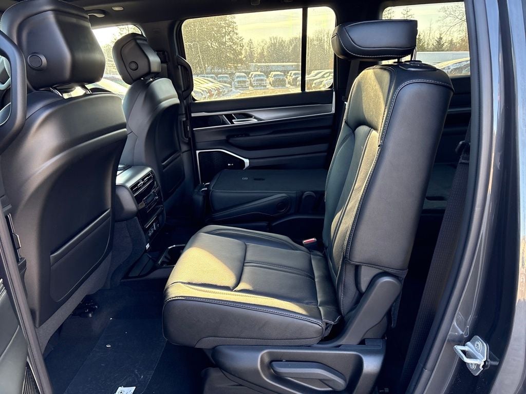 2026 Jeep Grand Wagoneer Base