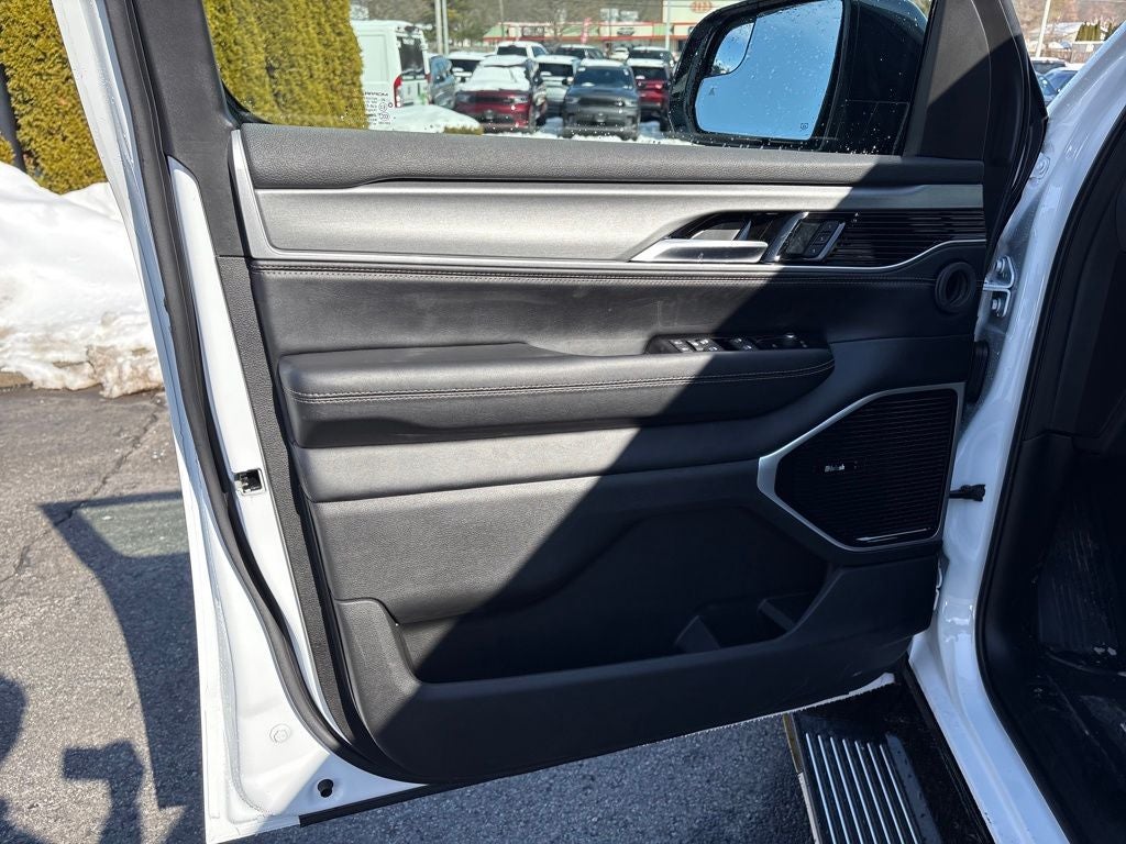 2026 Jeep Grand Wagoneer Base