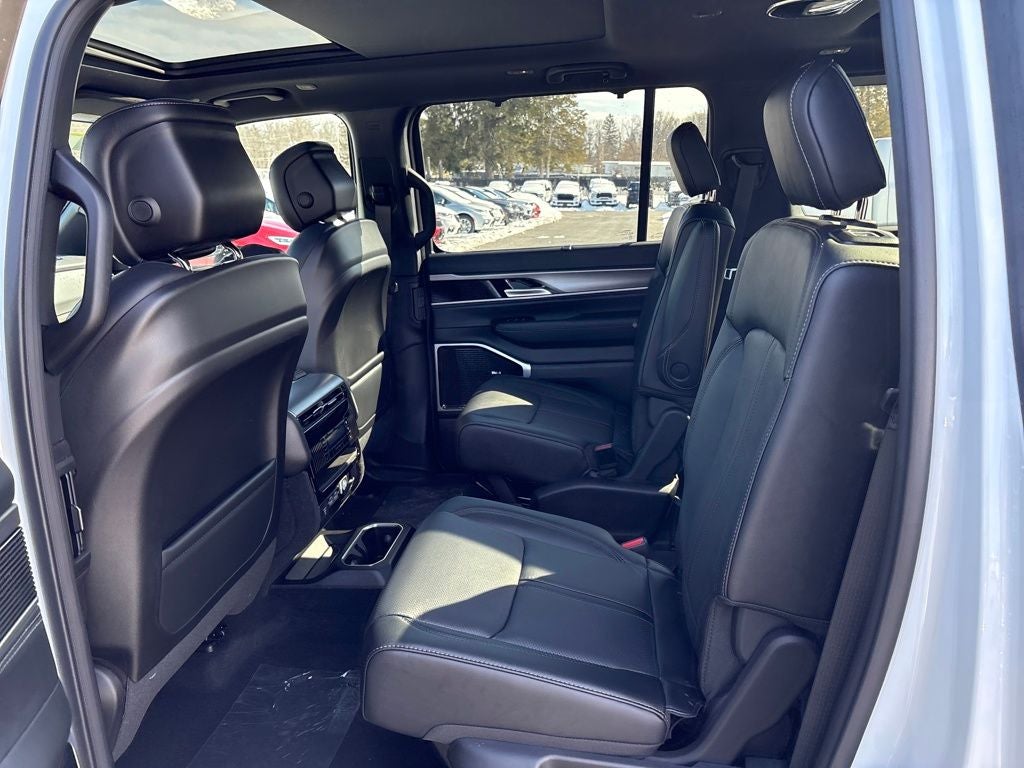 2026 Jeep Grand Wagoneer Base