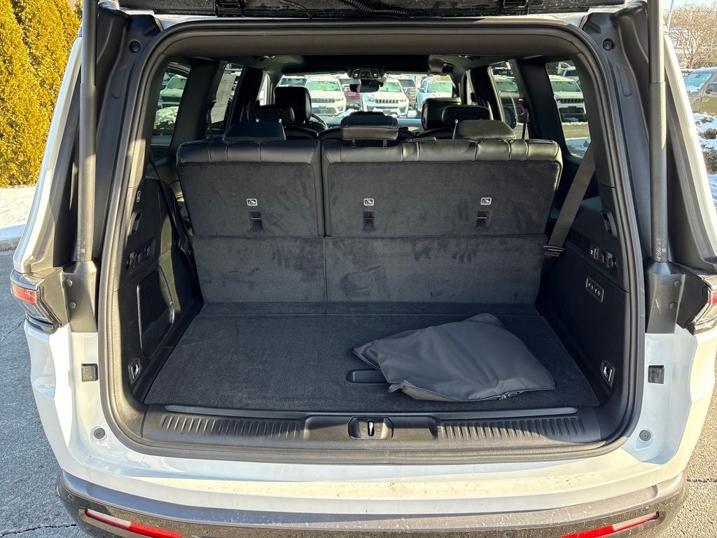 2026 Jeep Grand Wagoneer Base