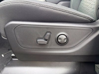 2027 RAM 1500 Big Horn/Lone Star 4D Crew Cab