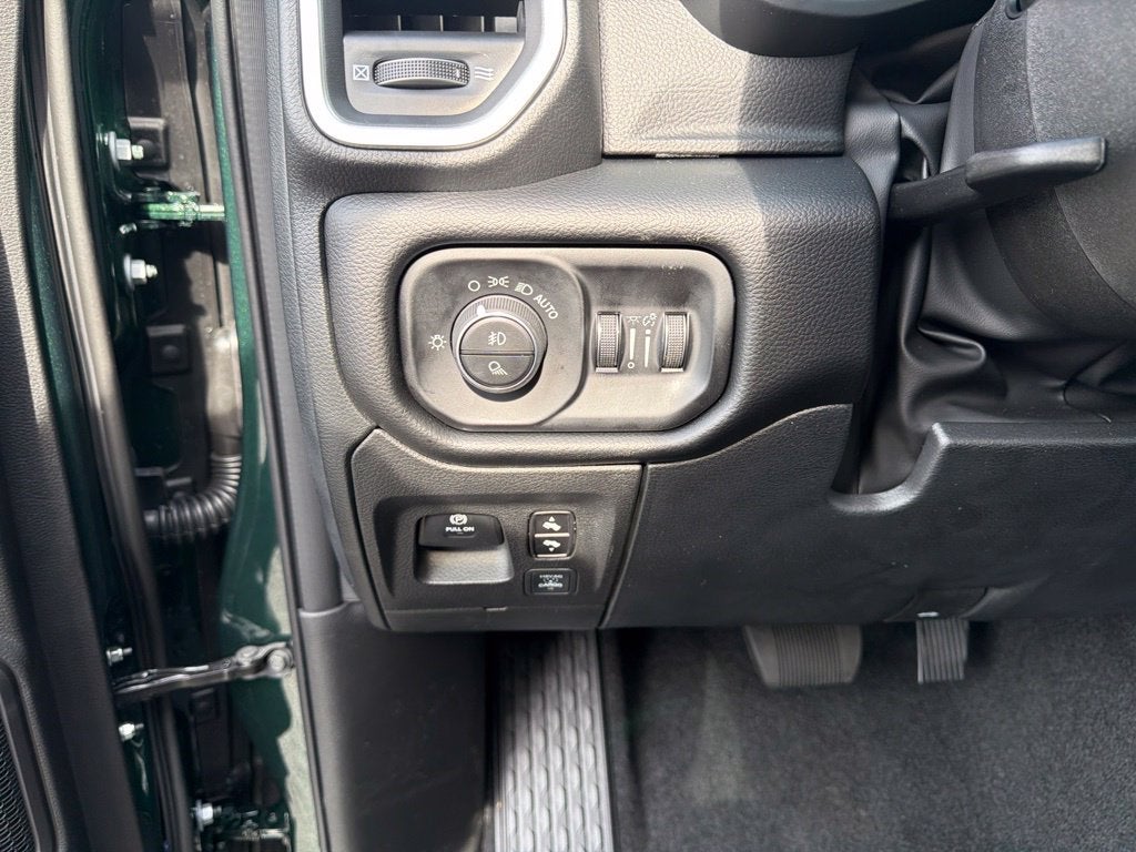 2027 RAM 1500 Big Horn/Lone Star 4D Crew Cab