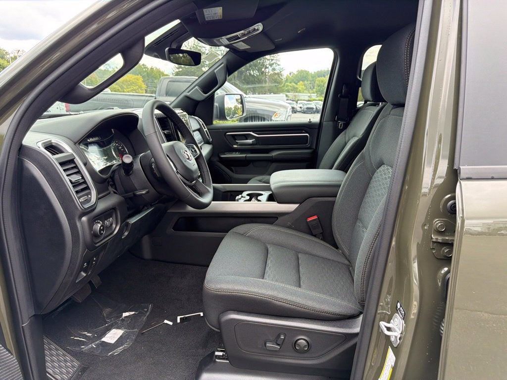 2027 RAM 1500 Big Horn/Lone Star 4D Crew Cab