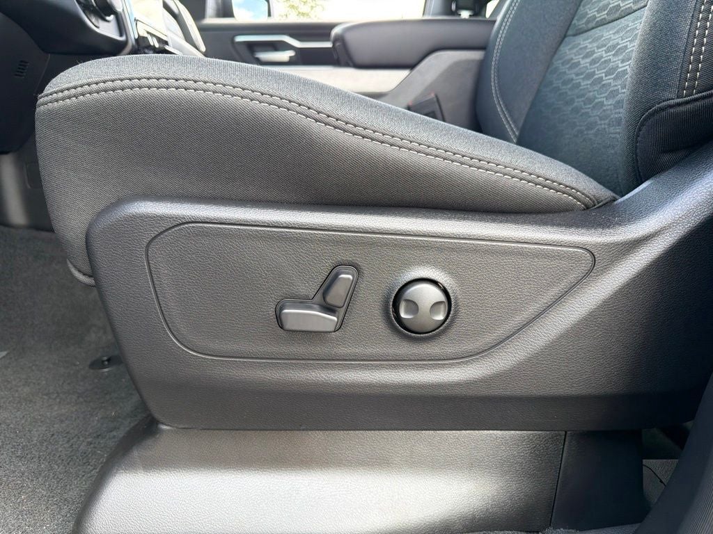 2027 RAM 1500 Big Horn/Lone Star 4D Crew Cab