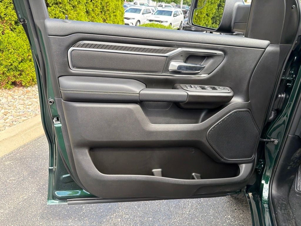 2027 RAM 1500 Big Horn/Lone Star 4D Crew Cab