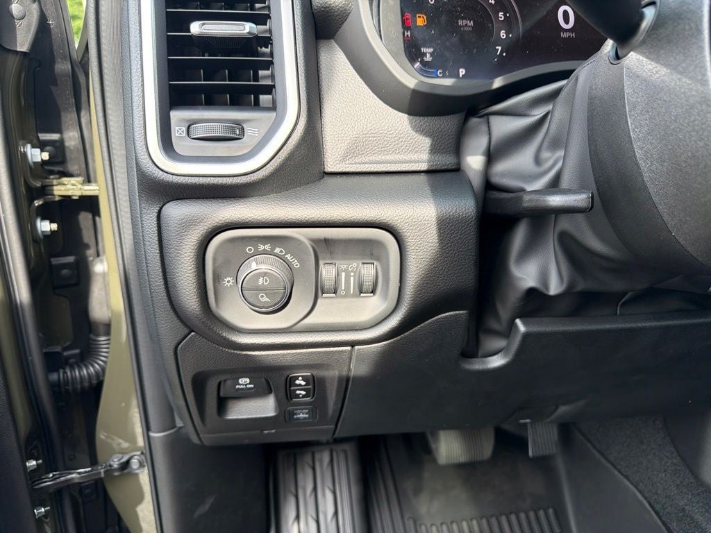 2027 RAM 1500 Big Horn/Lone Star 4D Crew Cab