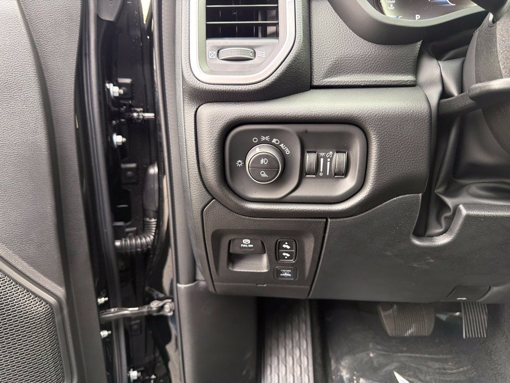 2027 RAM 1500 Big Horn/Lone Star 4D Crew Cab
