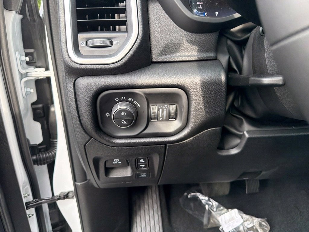 2027 RAM 1500 Big Horn/Lone Star 4D Crew Cab