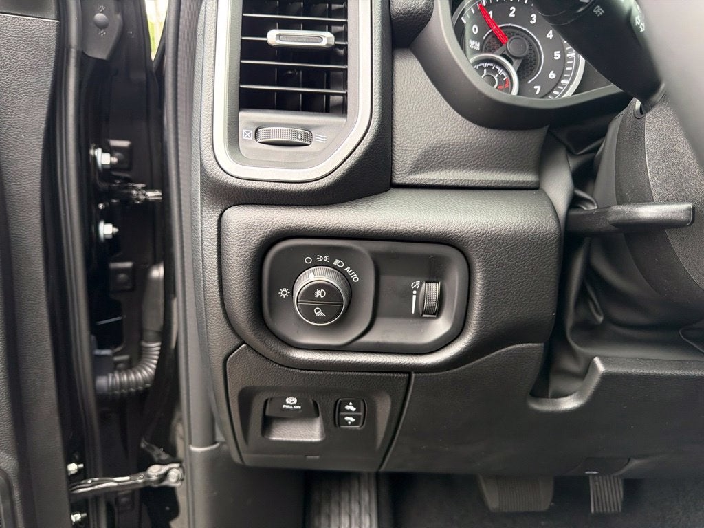 2027 RAM 1500 Big Horn/Lone Star 4D Crew Cab