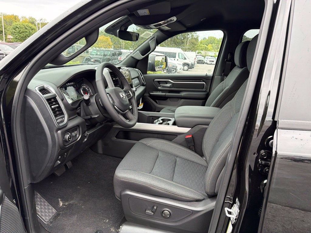 2027 RAM 1500 Big Horn/Lone Star 4D Crew Cab