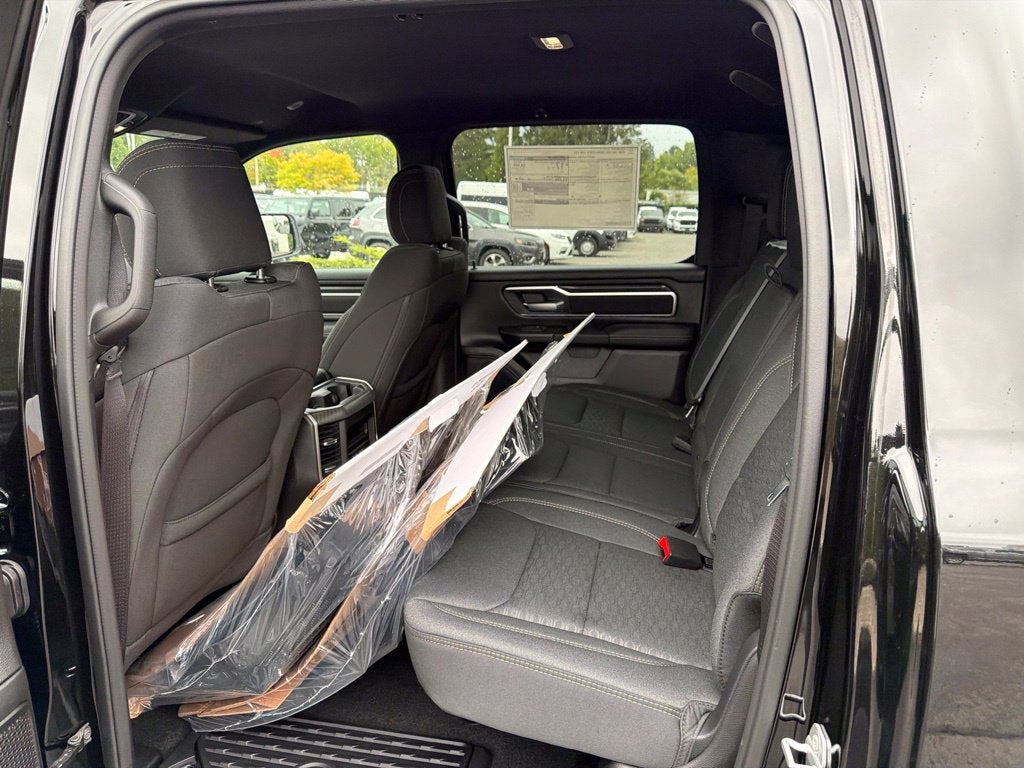 2027 RAM 1500 Big Horn/Lone Star 4D Crew Cab