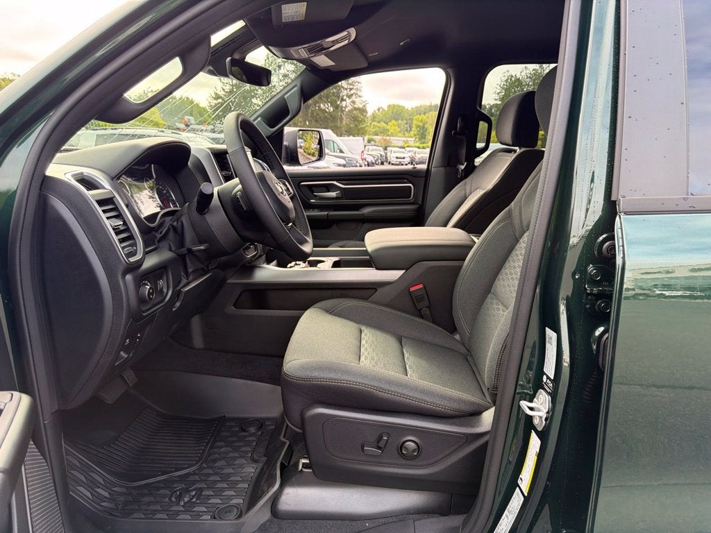 2027 RAM 1500 Big Horn/Lone Star 4D Crew Cab