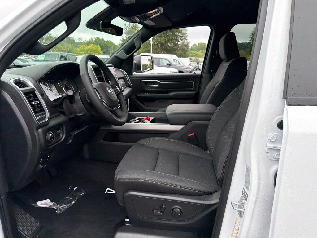 2027 RAM 1500 Big Horn/Lone Star 4D Crew Cab