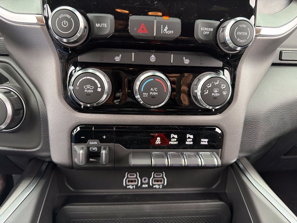 2027 RAM 1500 Big Horn/Lone Star 4D Crew Cab