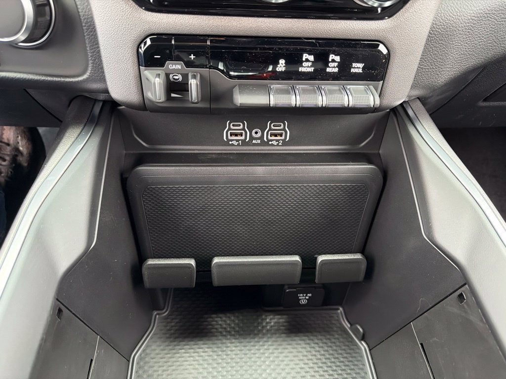 2027 RAM 1500 Big Horn/Lone Star 4D Crew Cab