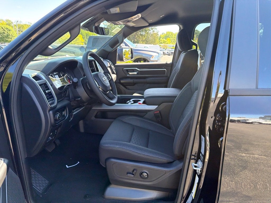2027 RAM 1500 Big Horn/Lone Star 4D Crew Cab