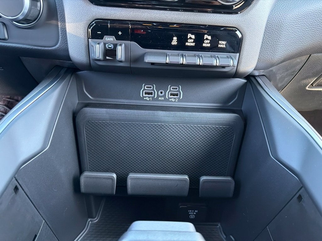 2027 RAM 1500 Big Horn/Lone Star 4D Crew Cab