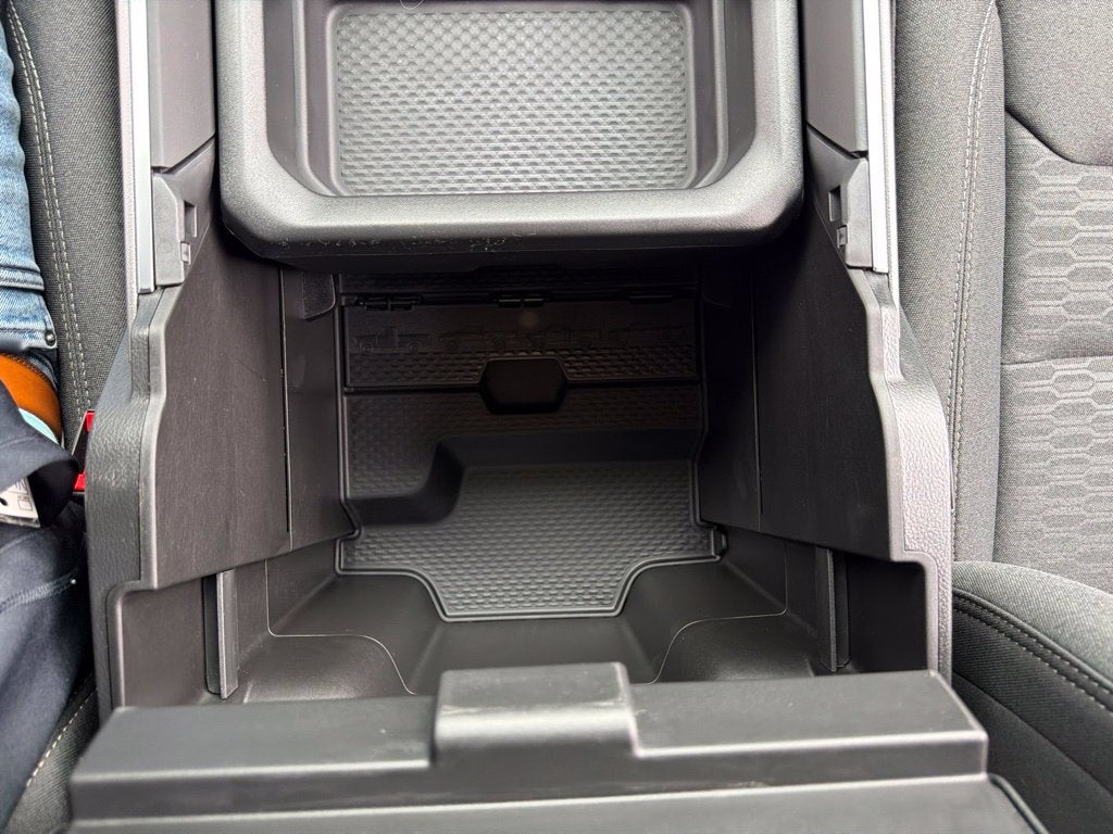 2027 RAM 1500 Big Horn/Lone Star 4D Crew Cab