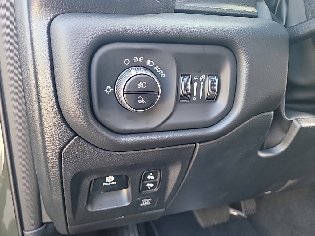 2027 RAM 1500 Big Horn/Lone Star 4D Crew Cab