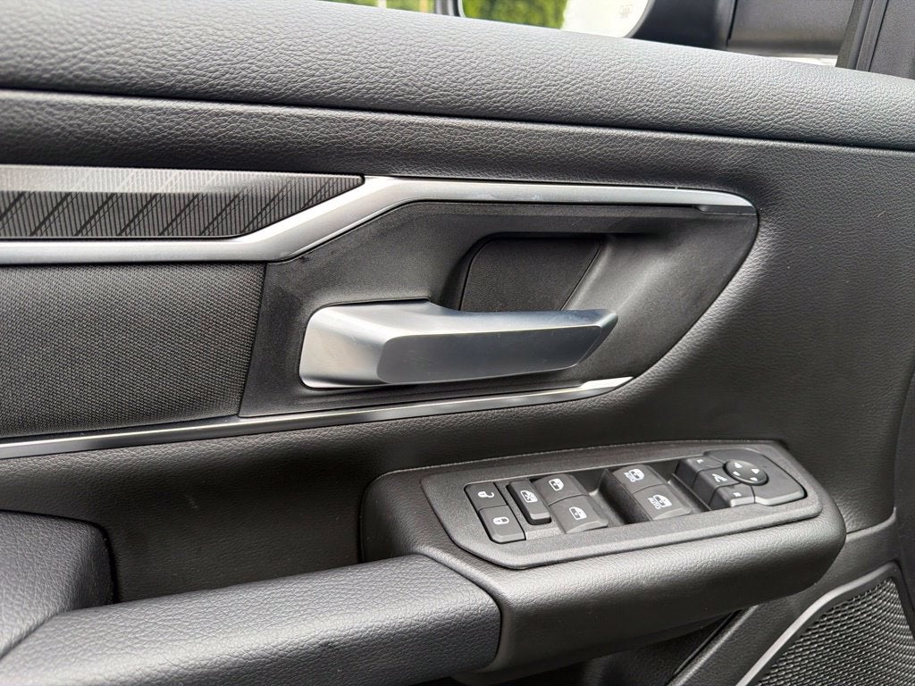 2027 RAM 1500 Big Horn/Lone Star 4D Crew Cab
