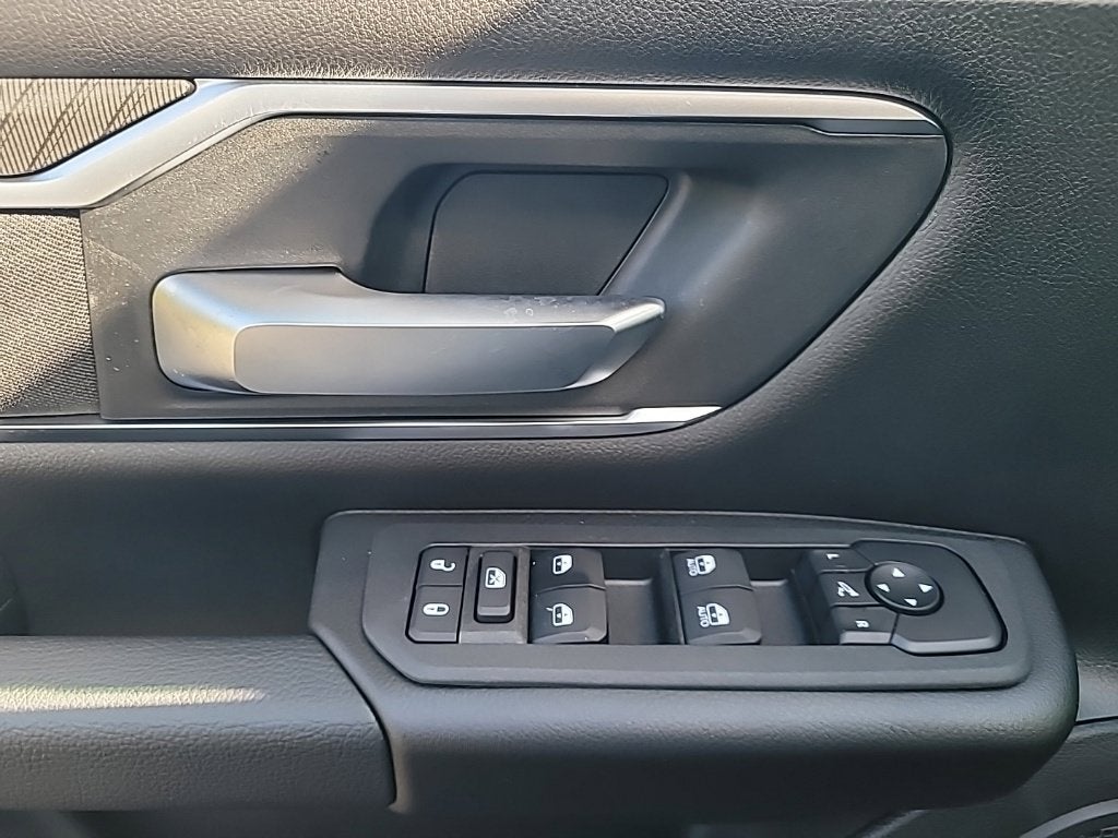 2027 RAM 1500 Big Horn/Lone Star 4D Crew Cab