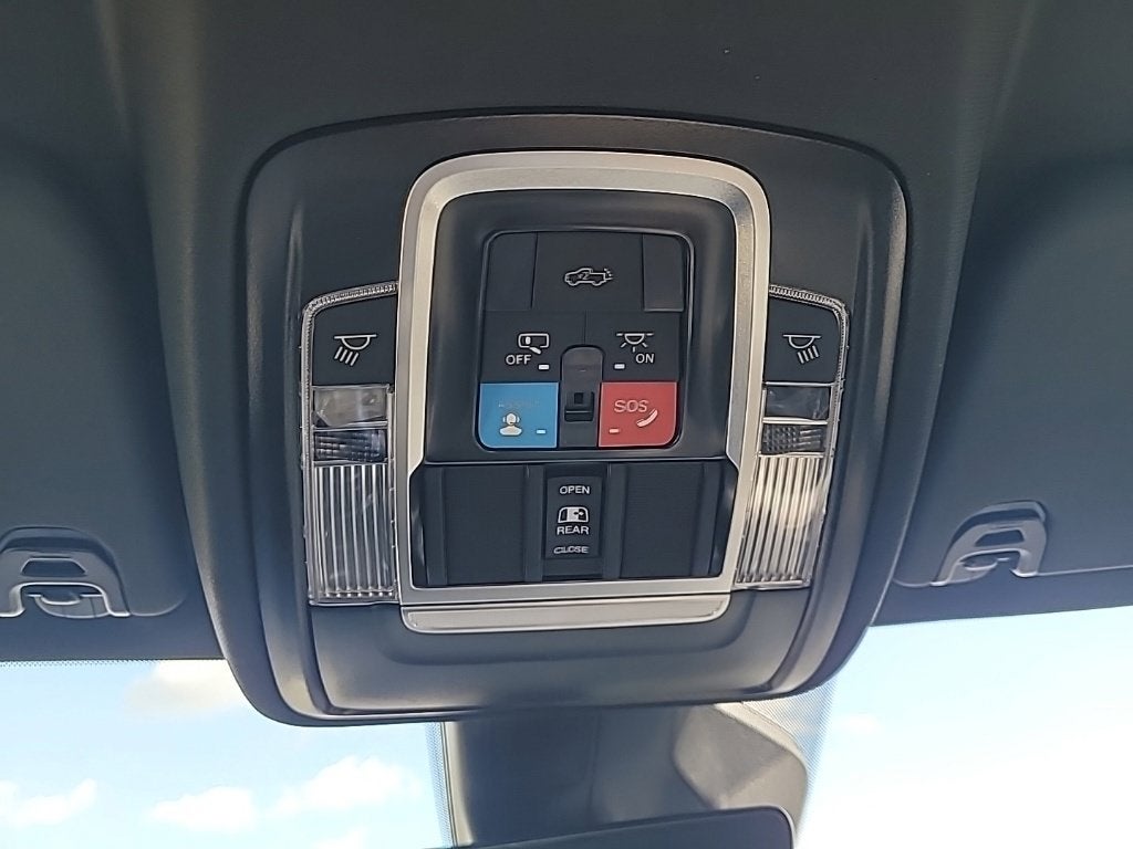 2027 RAM 1500 Big Horn/Lone Star 4D Crew Cab