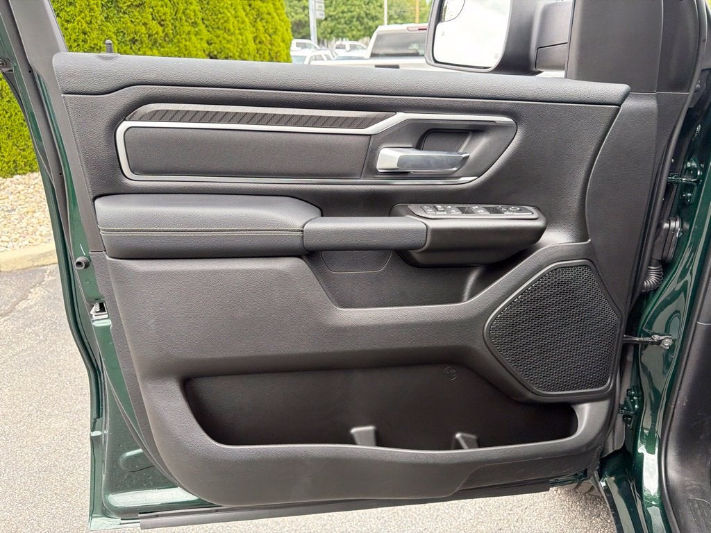 2027 RAM 1500 Big Horn/Lone Star 4D Crew Cab