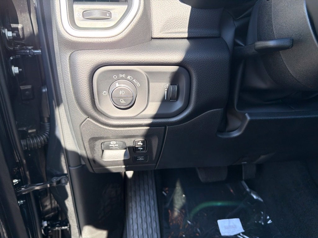 2027 RAM 1500 Big Horn/Lone Star 4D Crew Cab