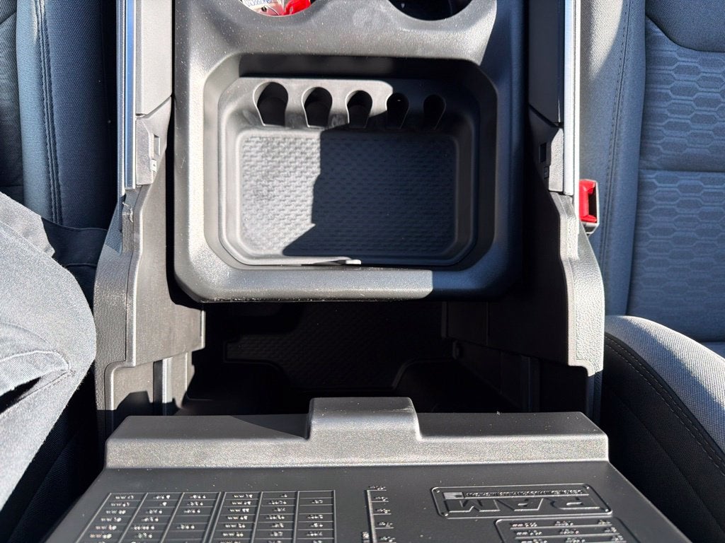 2027 RAM 1500 Big Horn/Lone Star 4D Crew Cab