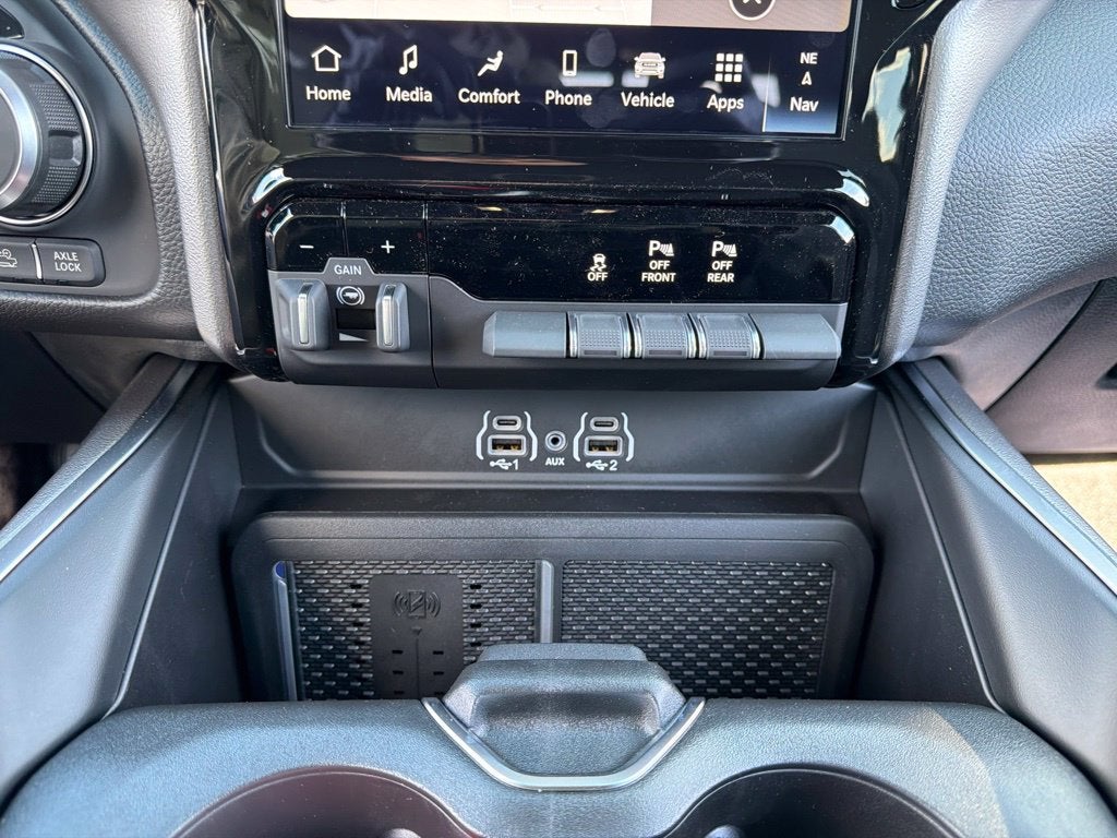2027 RAM 1500 Big Horn/Lone Star 4D Crew Cab