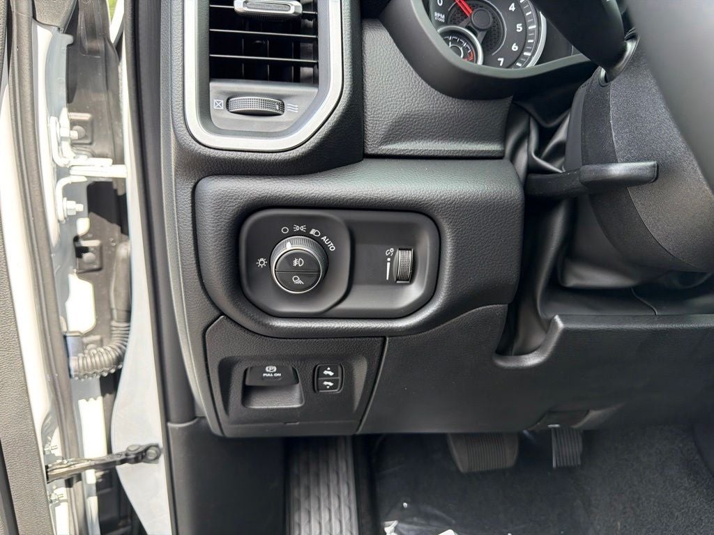 2027 RAM 1500 Big Horn/Lone Star 4D Crew Cab