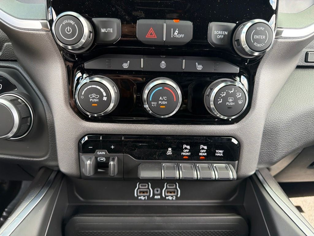 2027 RAM 1500 Big Horn/Lone Star 4D Crew Cab