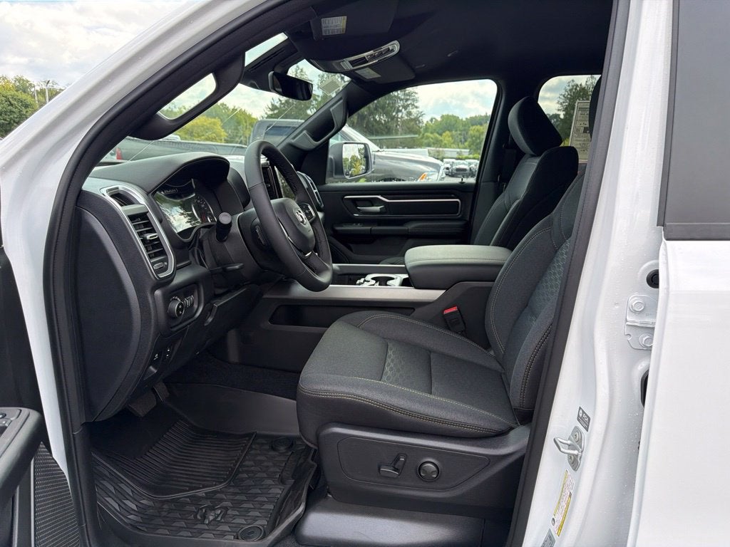 2027 RAM 1500 Big Horn/Lone Star 4D Crew Cab