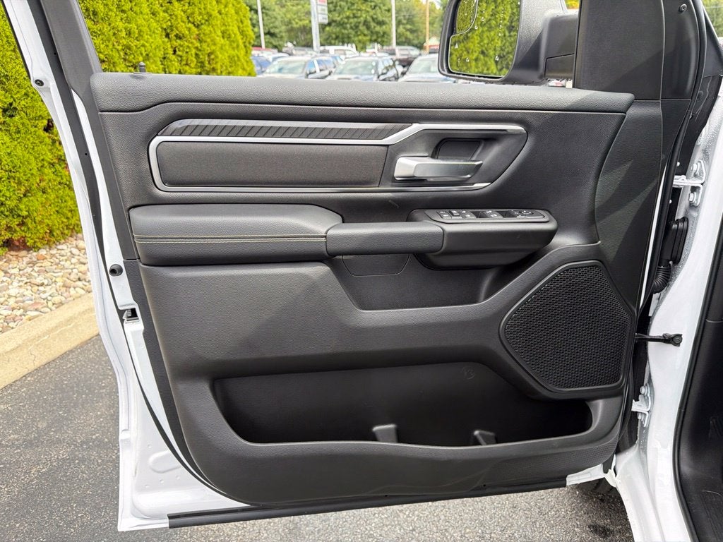 2027 RAM 1500 Big Horn/Lone Star 4D Crew Cab