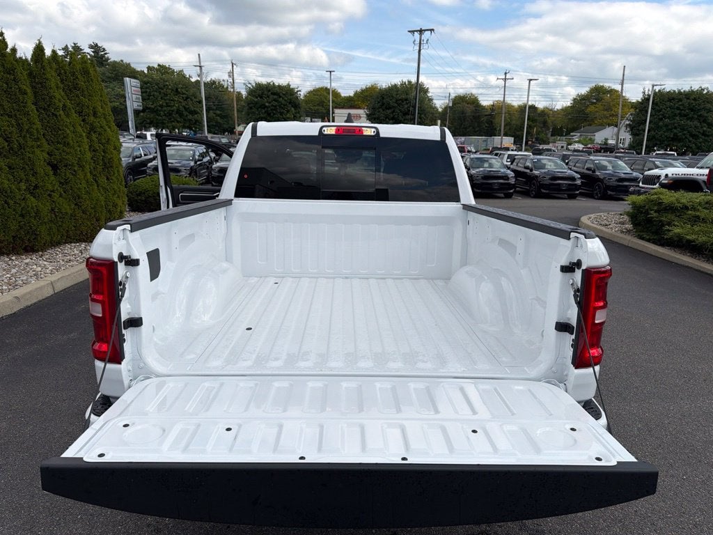 2027 RAM 1500 Big Horn/Lone Star 4D Crew Cab