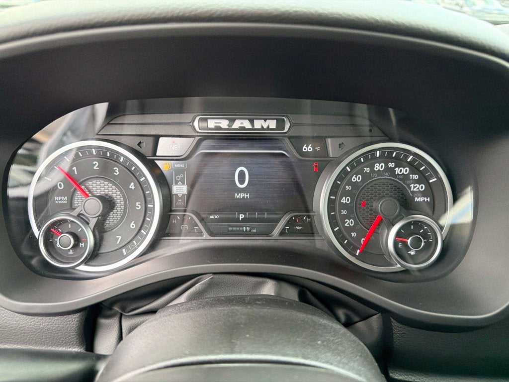 2027 RAM 1500 Big Horn/Lone Star 4D Crew Cab