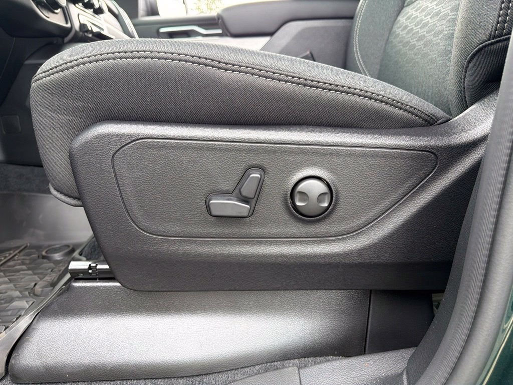 2027 RAM 1500 Big Horn/Lone Star 4D Crew Cab