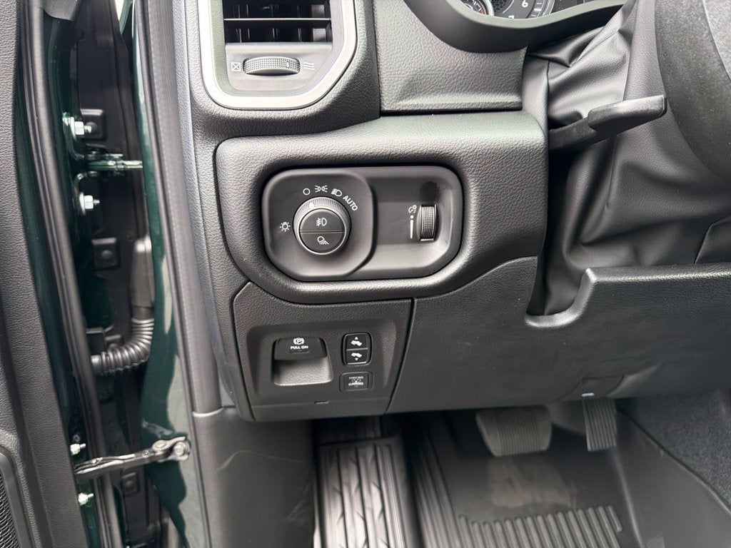 2027 RAM 1500 Big Horn/Lone Star 4D Crew Cab