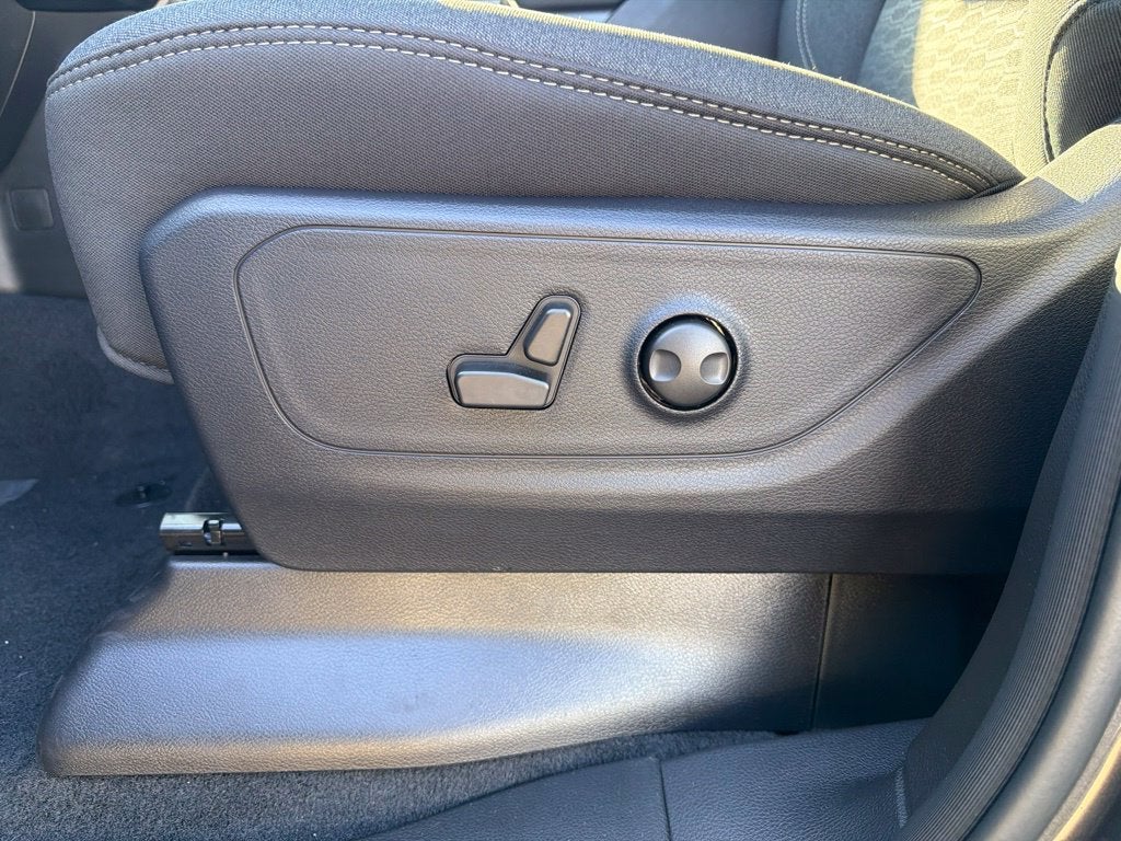 2027 RAM 1500 Big Horn/Lone Star 4D Crew Cab