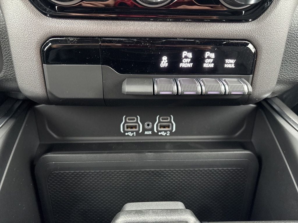 2026 RAM 1500 Express 4D Crew Cab