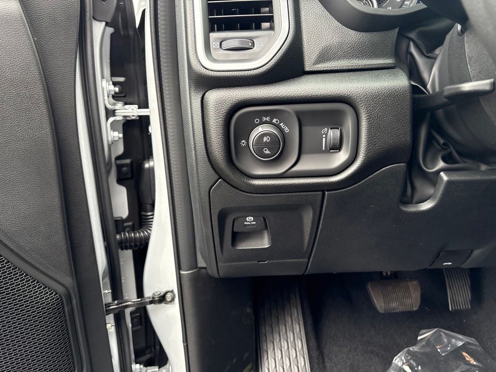 2026 RAM 1500 Express 4D Crew Cab