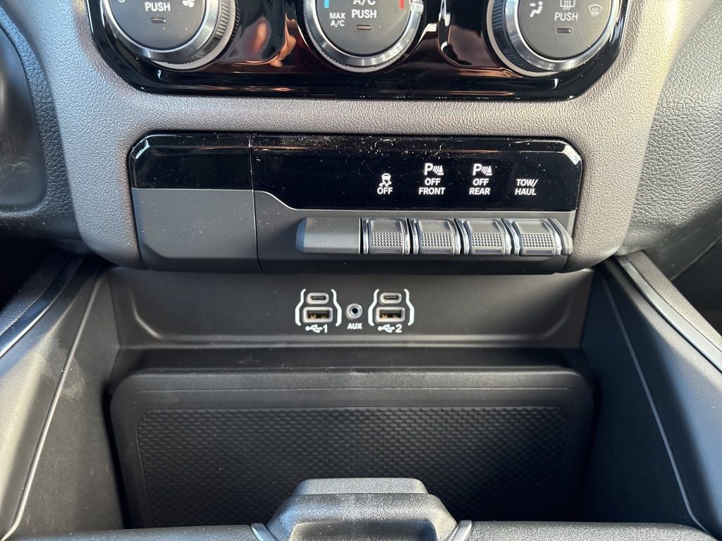 2026 RAM 1500 Express 4D Crew Cab