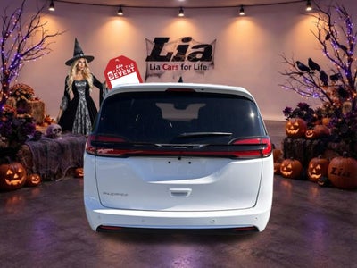 2027 Chrysler Pacifica Select