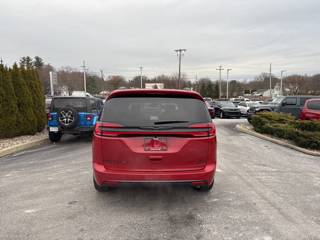 2026 Chrysler Pacifica Select