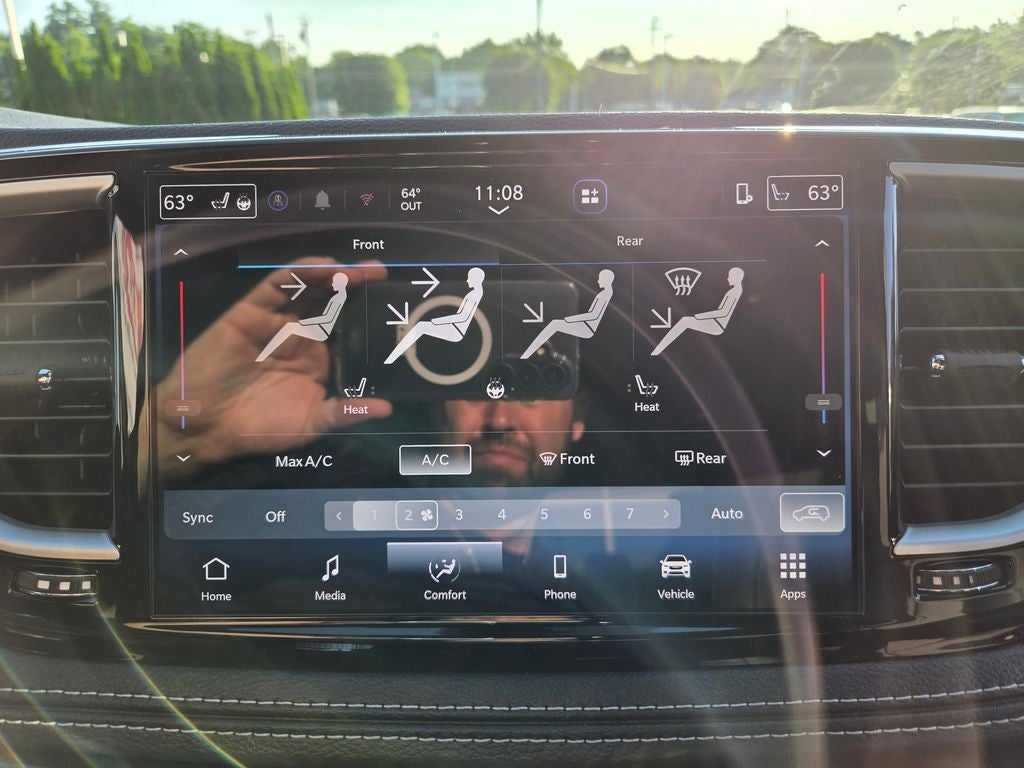 2027 Chrysler Pacifica Select