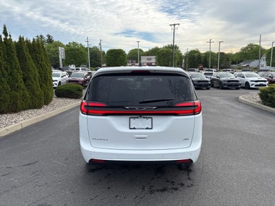 2027 Chrysler Pacifica Select