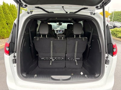 2027 Chrysler Pacifica Select