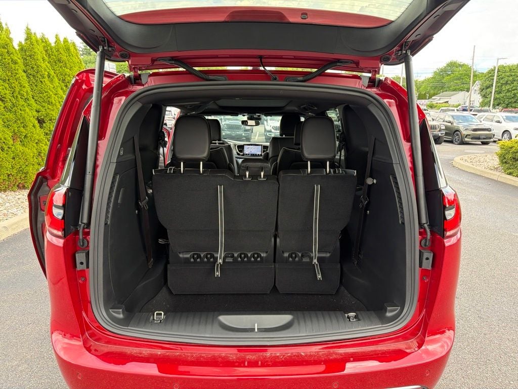 2027 Chrysler Pacifica Limited